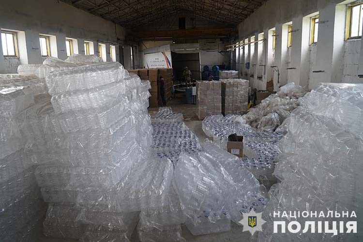 На Тернопільщині двоє осіб заплатять понад 200 тис. грн штрафу за торгівлю сурогатним спиртом
