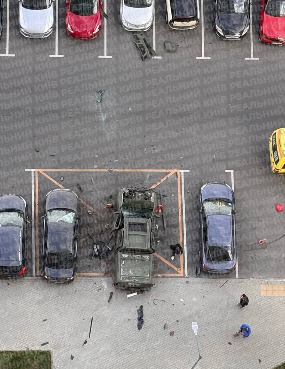 У Києві підірвали військове авто: що відомо