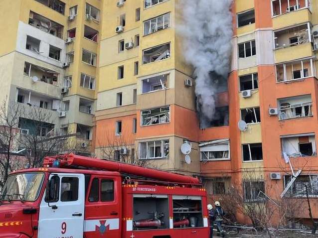 У Харкові окупанти розбомбили навчальний заклад та житлові будинки, є загиблі