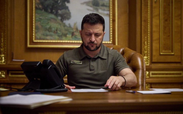Зеленський підписав закони про продовження воєнного стану і мобілізації