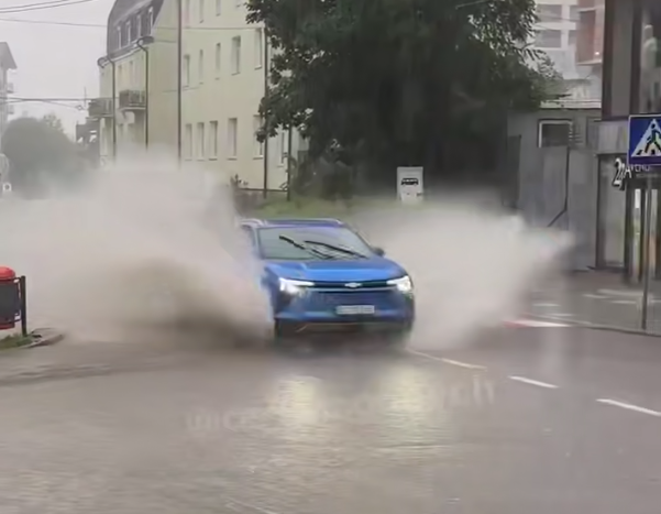 Стихія на Львівщині: Трускавець пішов під воду після потужної грози (фото)