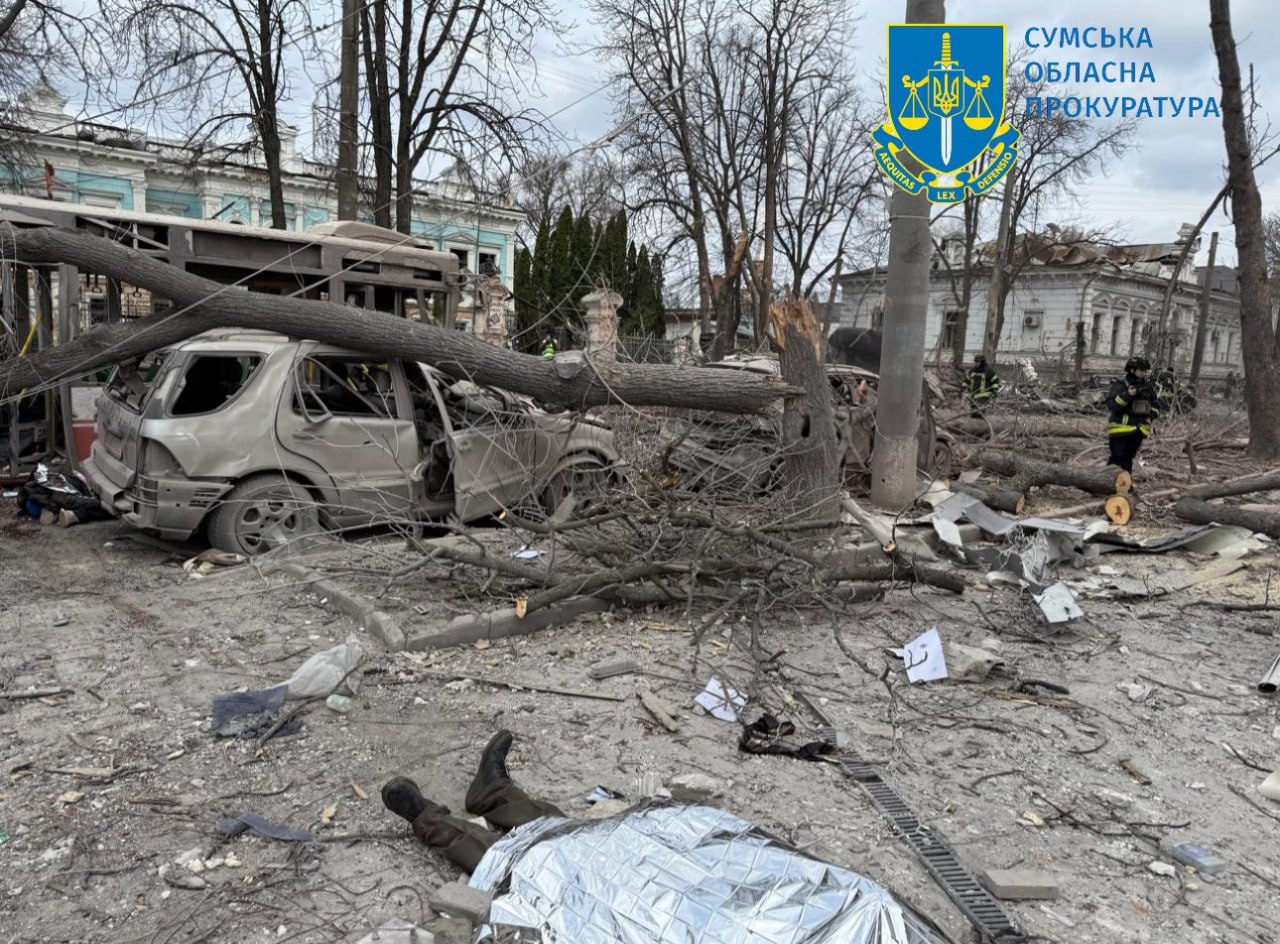 У Сумах зросла кількість поранених від російського удару: Відео наслідків