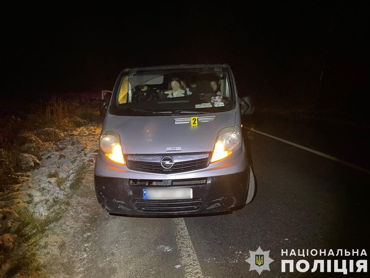 На Львівщині бус збив чоловіка: поліція показала фото з місця аварії