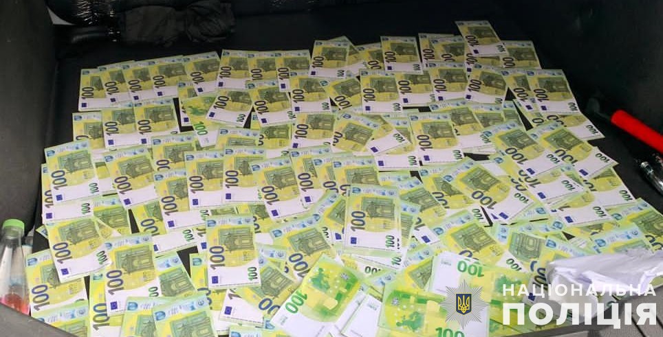 У Львові спіймали чоловіка, який за 19 тисяч євро допомагав ухилянту втікати за кордон