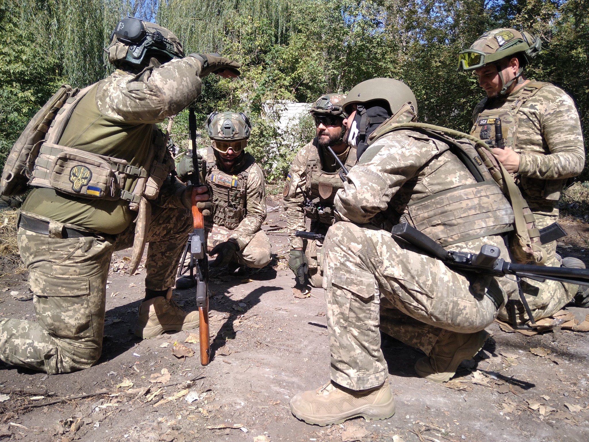 Відбили 10 атак біля Мар'їнки, знищили вузол зв'язку і важкe вогнеметну систему, - Генштаб