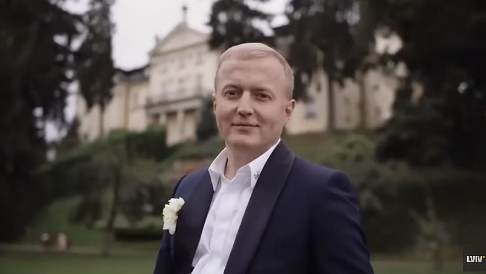 Експрокурора з Львівщини, який став знаменитим через розкішне весілля, подали в розшук