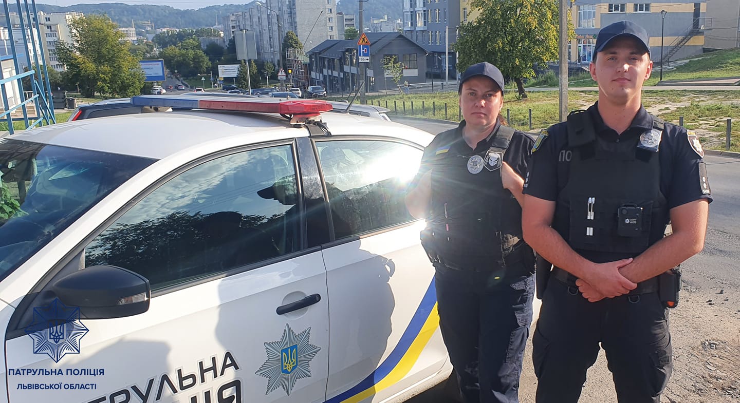 Львівські патрульні завадили жінці вчинити самогубство