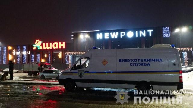 Через фейкове замінування евакуювали 3 тисячі людей з дев'яти ТРЦ Львова
