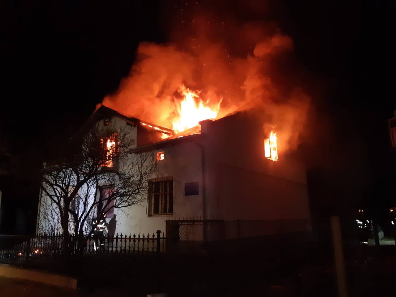 У Львові через падіння уламків "Шахеда" - пожежа в музеї-будинку Шухевича, у Дублянах - у гуртожитку