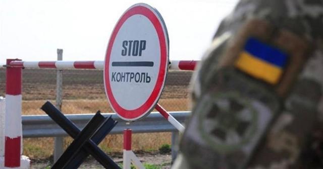 Заборона на виїзд за кордон стосується і непридатних до військової служби чиновників