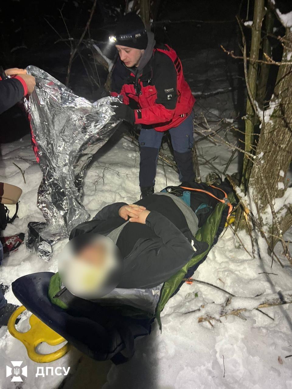 Недооцінив складність маршруту: Чоловік ледь не помер в Карпатах при незаконному перетині кордону