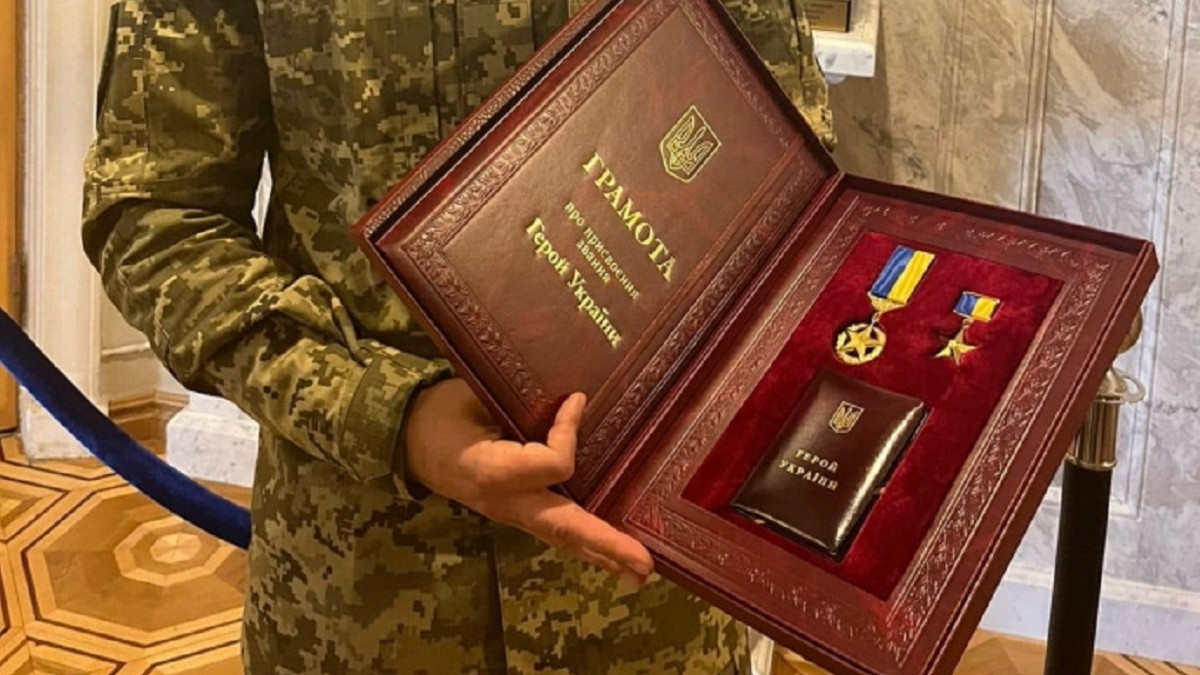 Президент надав звання "Герой України" двом захисникам зі Львівщини