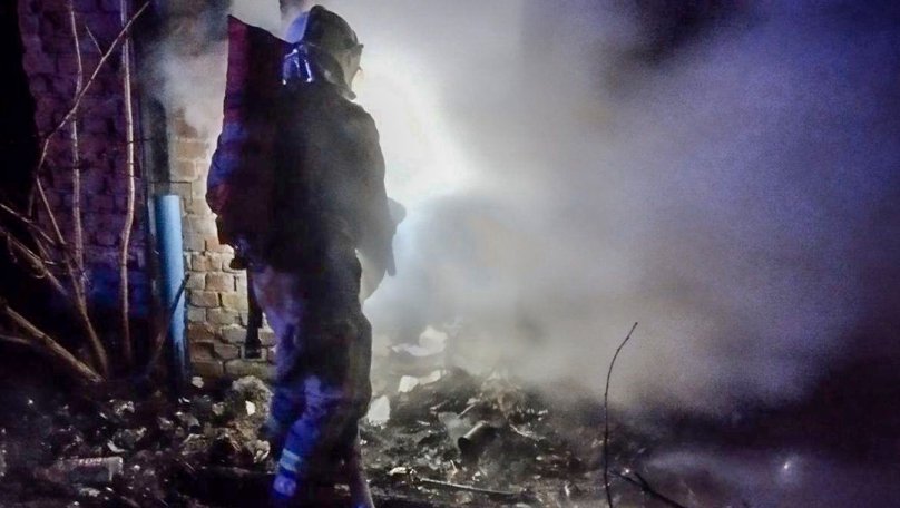 На Львівщині під час гасіння пожежі в закинутій будівлі виявили тіло людини
