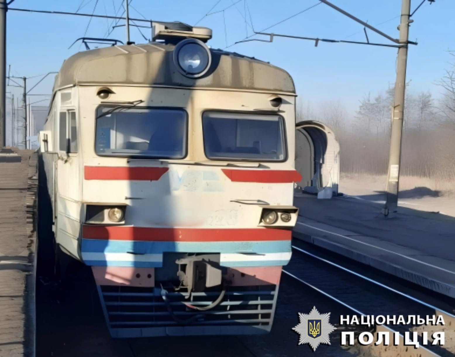 Йшла по коліях в навушниках: на Київщині потяг збив 20-річну дівчину