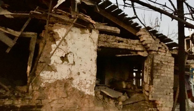 На Дніпропетровщині ворожий снаряд влучив у житловий будинок. Є загиблий