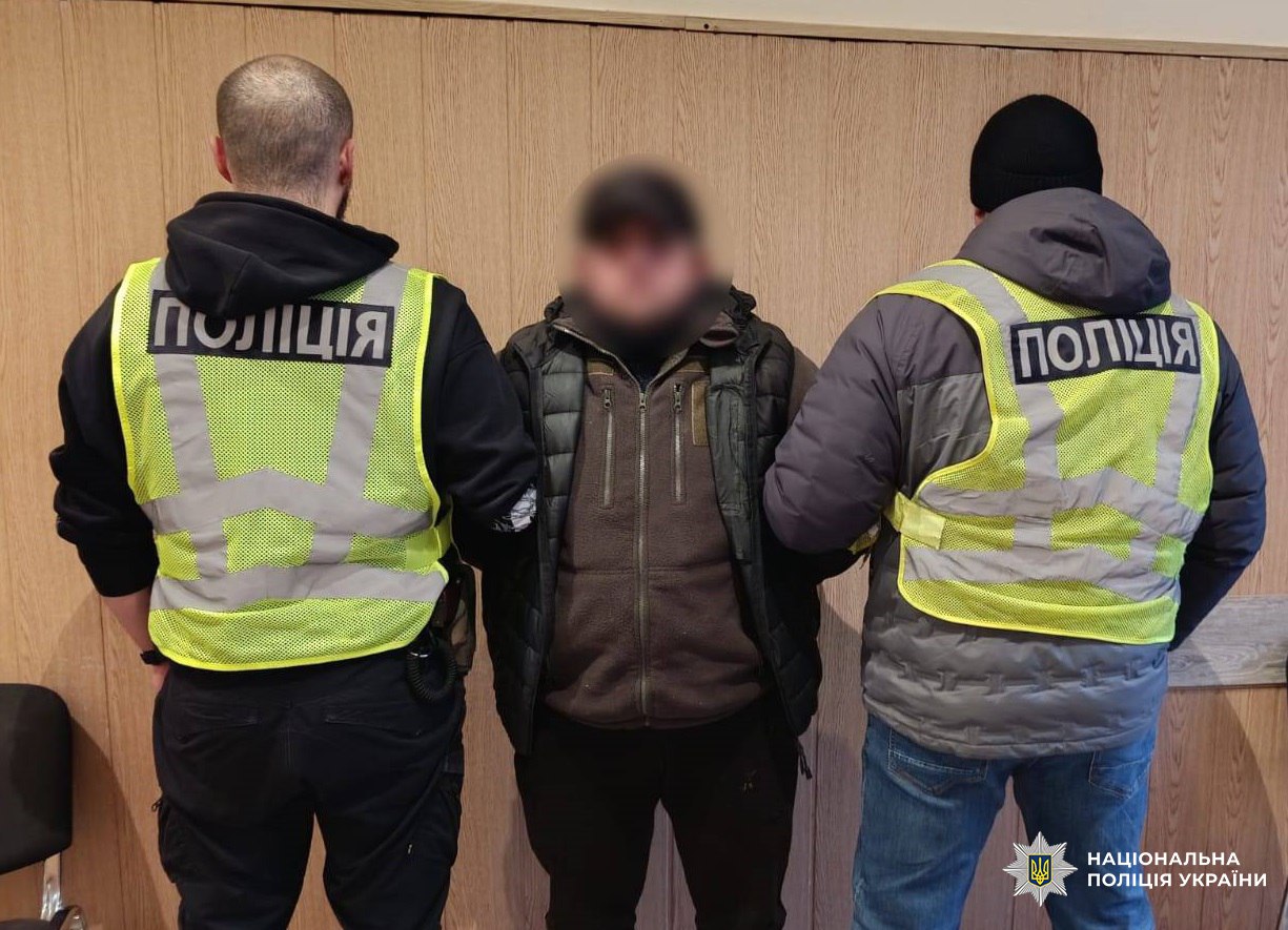 Танцював на меморіалі загиблих воїнів на Майдані: у Києві затримали іноземця