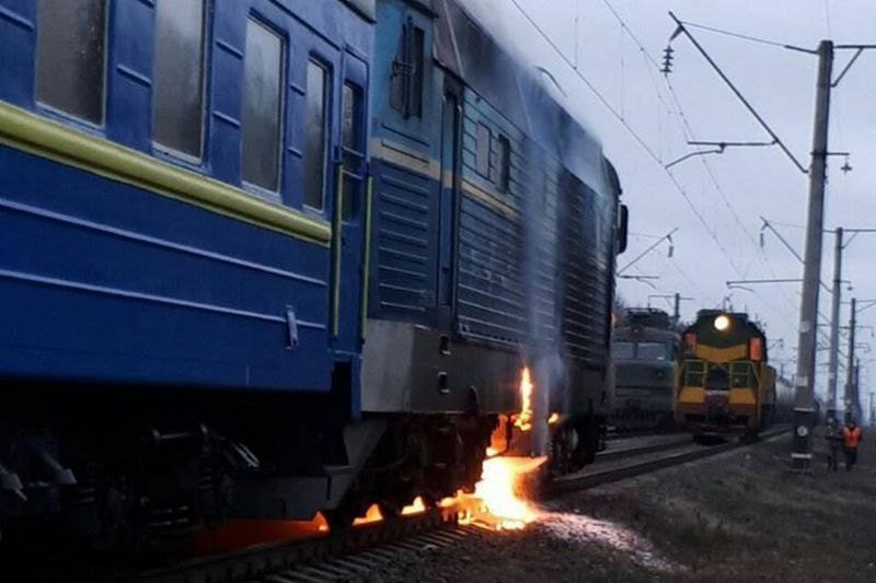 Дорогою з популярного українського курорту загорівся пасажирський потяг