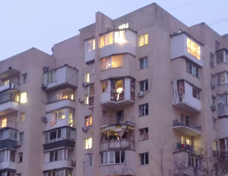 Удар "шахедами" по Одесі: нові фото з місця вибуху