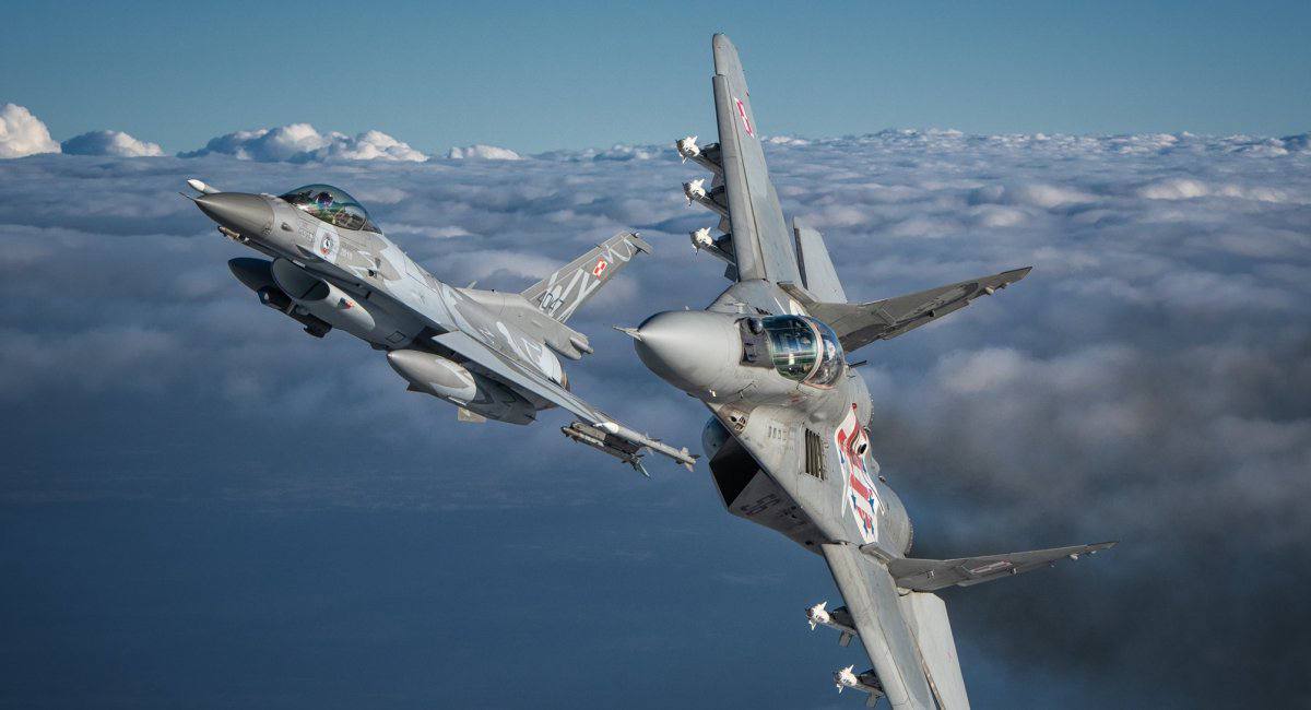 У Польщі сьогодні злітали винищувачі F-16 через ракетний обстріл України