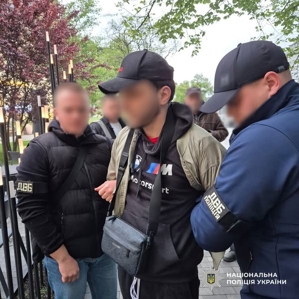 Перукар з Києва переправляв чоловіків до Молдови за 14 тисяч $