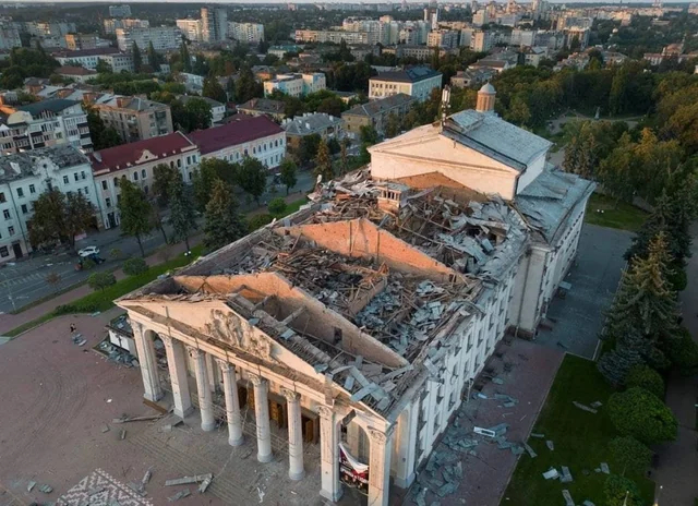 Віддав наказ вдарити по драмтеатру у Чернігові: російському генералу повідомили про підозру