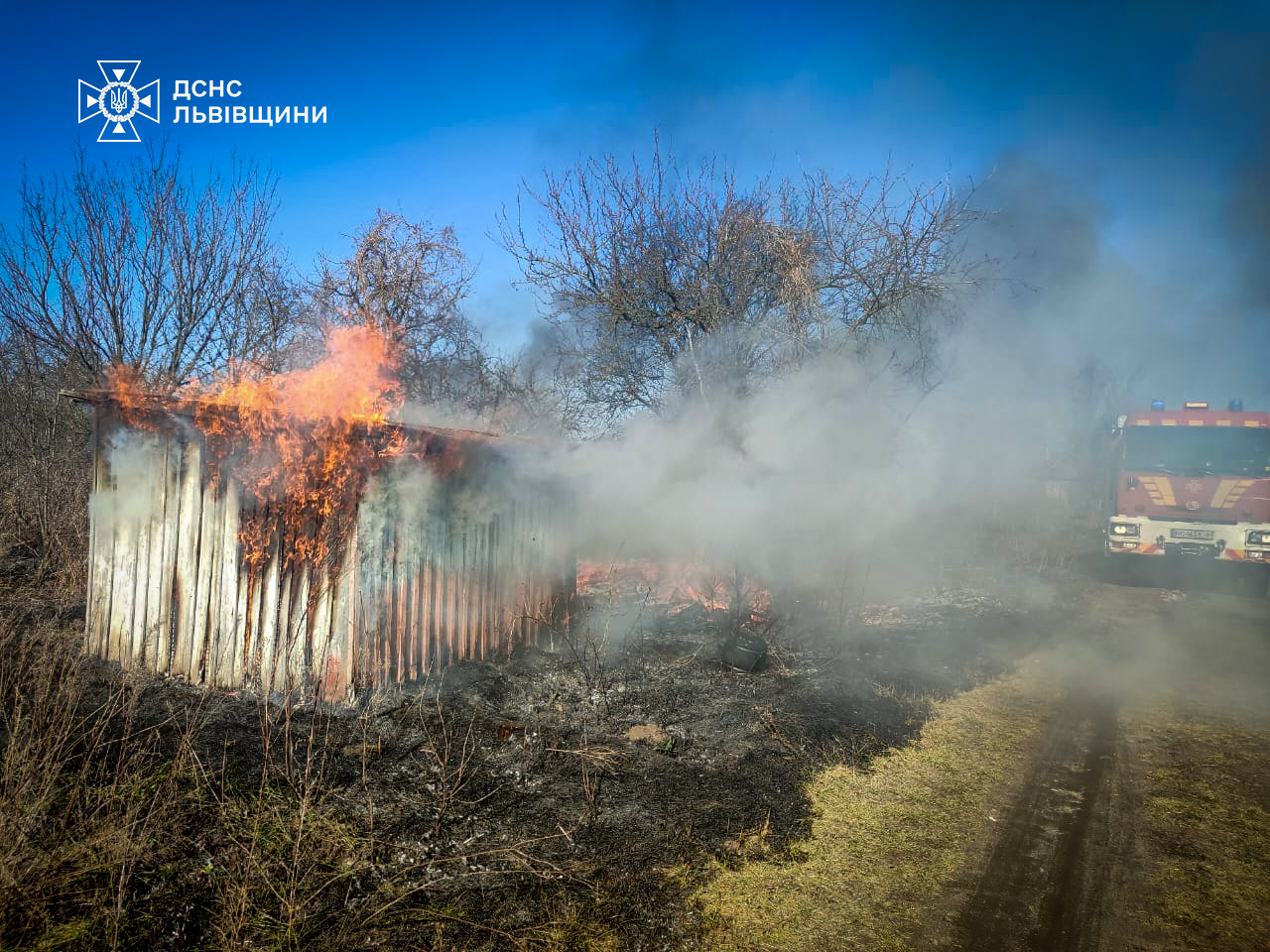 На Львівщині через спалювання сухостою загинув чоловік