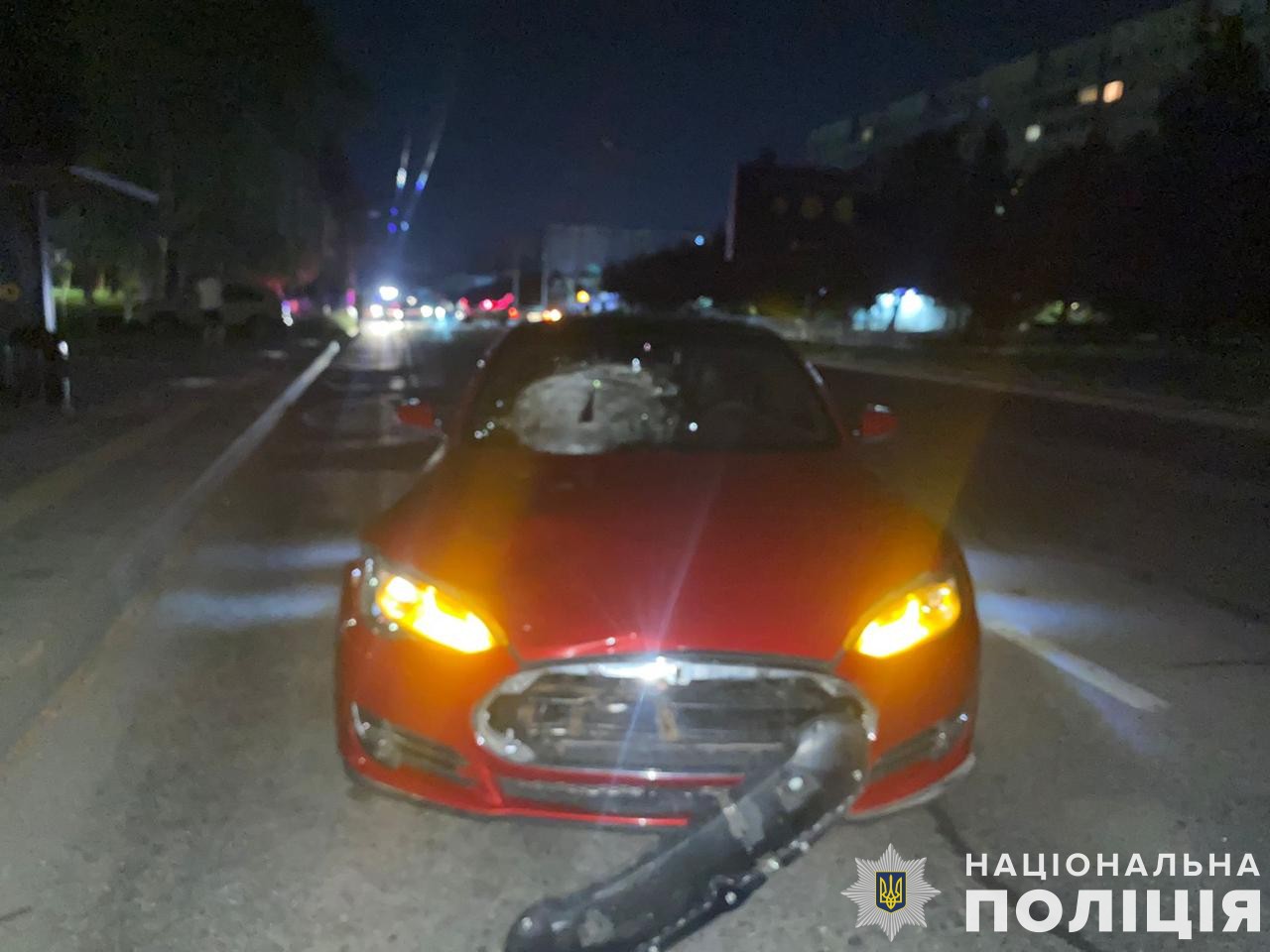 У Львові 22-річний водій Tesla на смерть збив пішохода: особу загиблого встановлюють