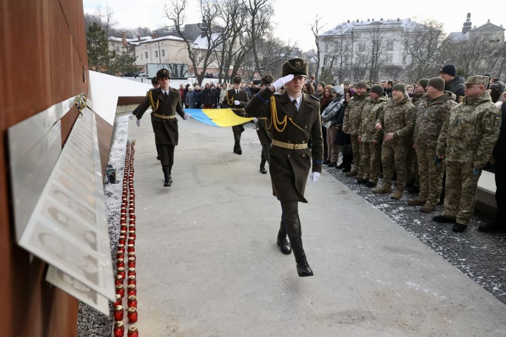 На Личаківському кладовищі та на Меморіалі Героїв Небесної Сотні вшанували пам'ять активістів Революції Гідності