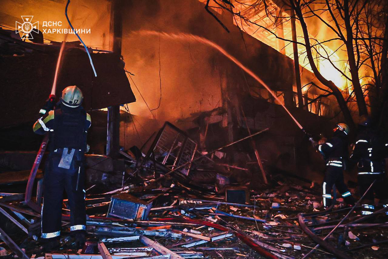 У Харкові чоловік під завалами будинку заспівав гімн України (відео)