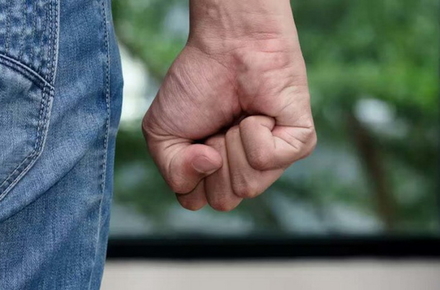 У центрі Тернополя підлітки побили дівчину
