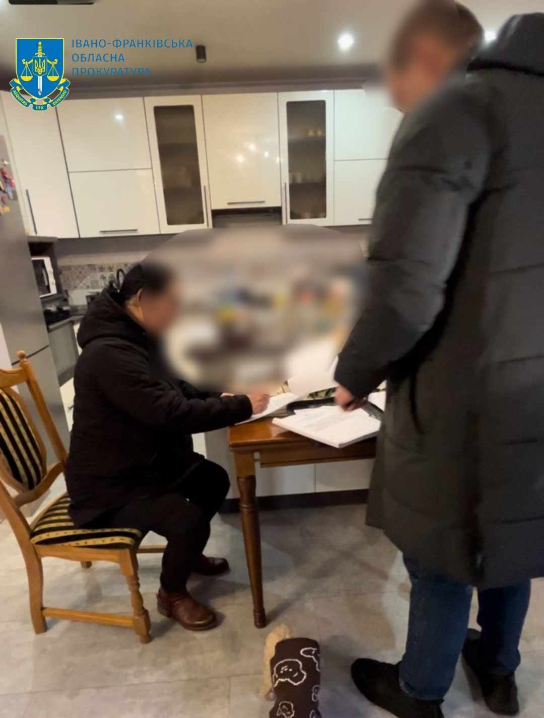 Мешканка Івано-Франківська ошукала знайомих на понад $420 тис. і €160 тис