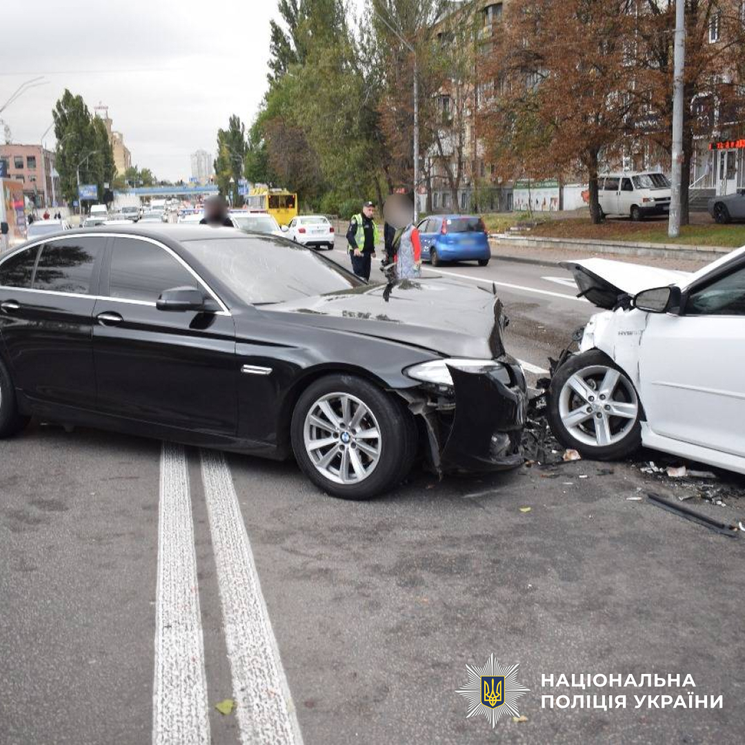 У Києві водій BMW у стані наркотичного сп’яніння влаштував подвійне ДТП — постраждали троє людей