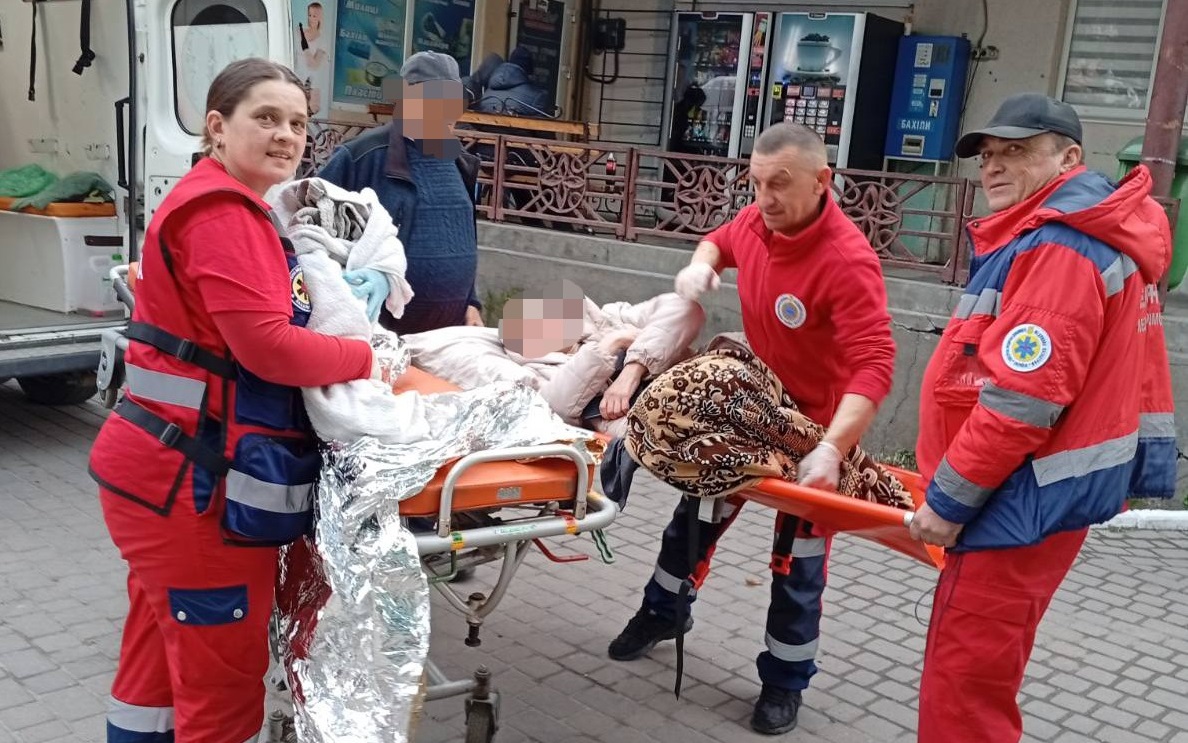 Народила за 3 хвилини: на Закарпатті жінка сама прийняла пологи та перерізала пуповину (фото)