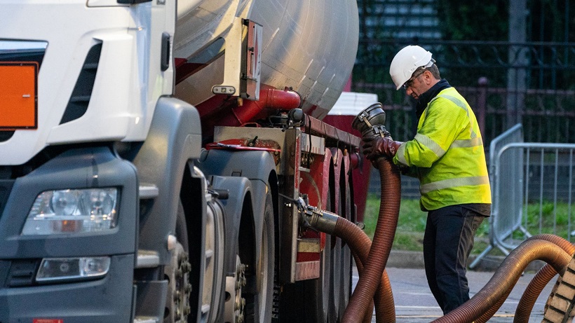 У Британії після кризи починають заповняти сховища пального
