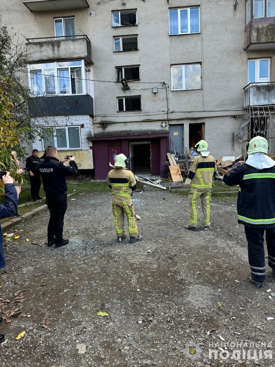 На Закарпатті стався вибух у багатоповерівці: поліція повідомила деталі