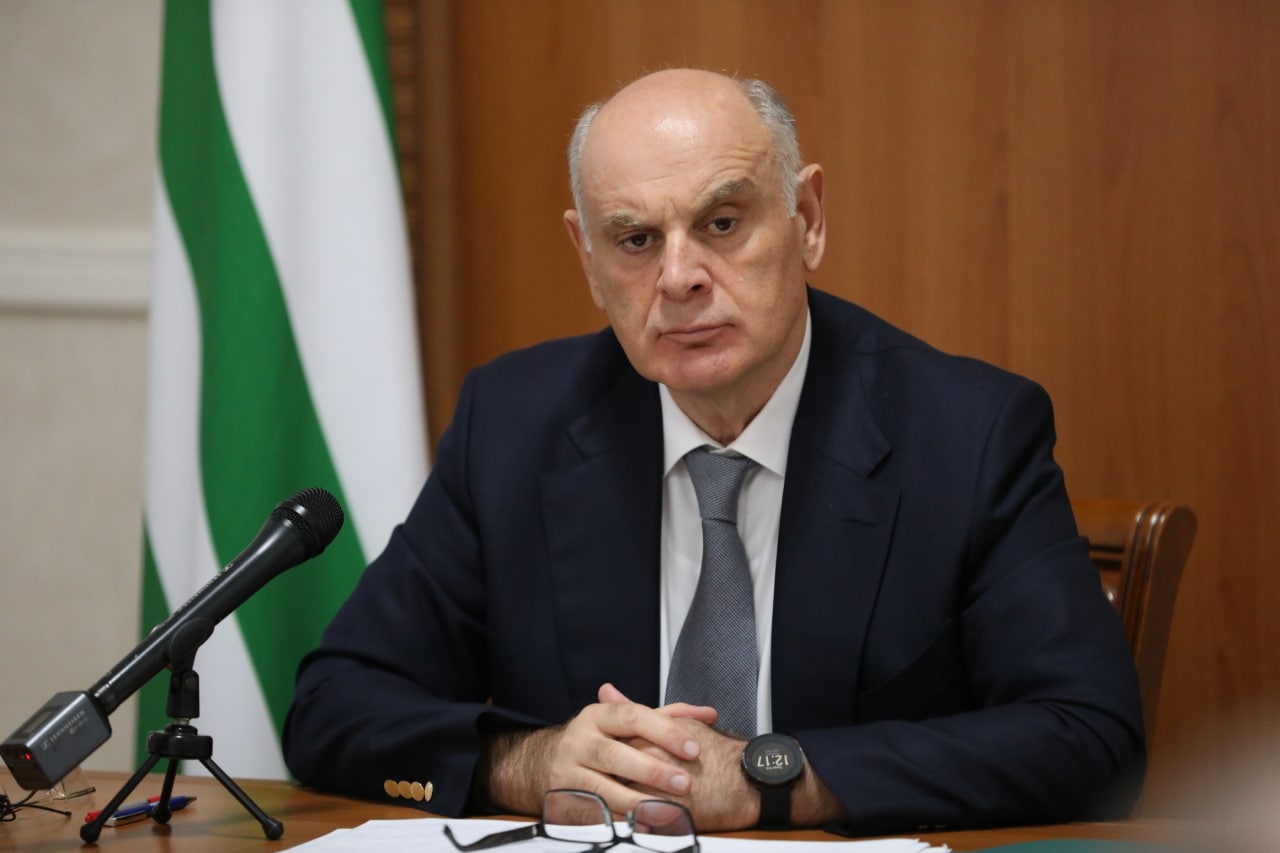 Президент невизнаної Абхазії оголосив про відставку, але є умова