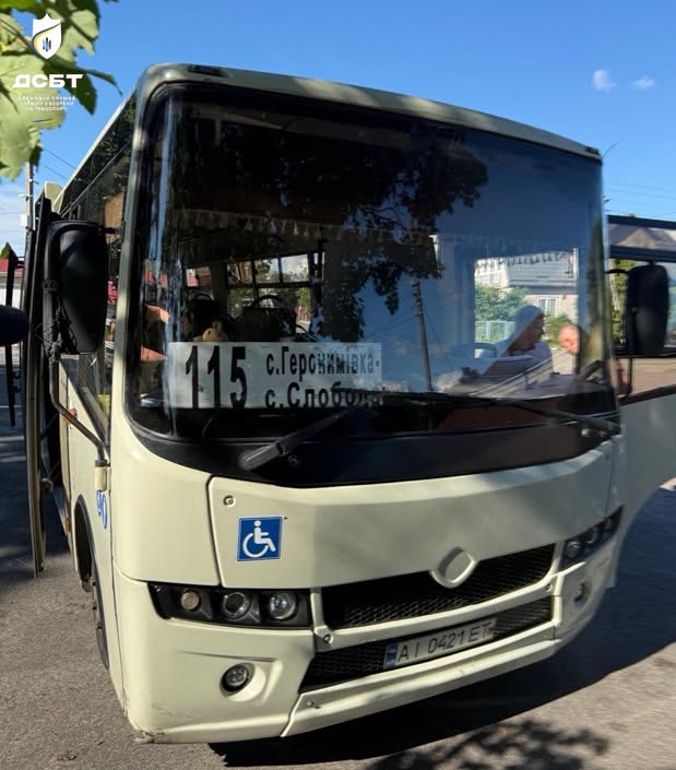 Водій автобуса втратив роботу після відмови у пільговому проїздіз матір’ю полеглого захисника