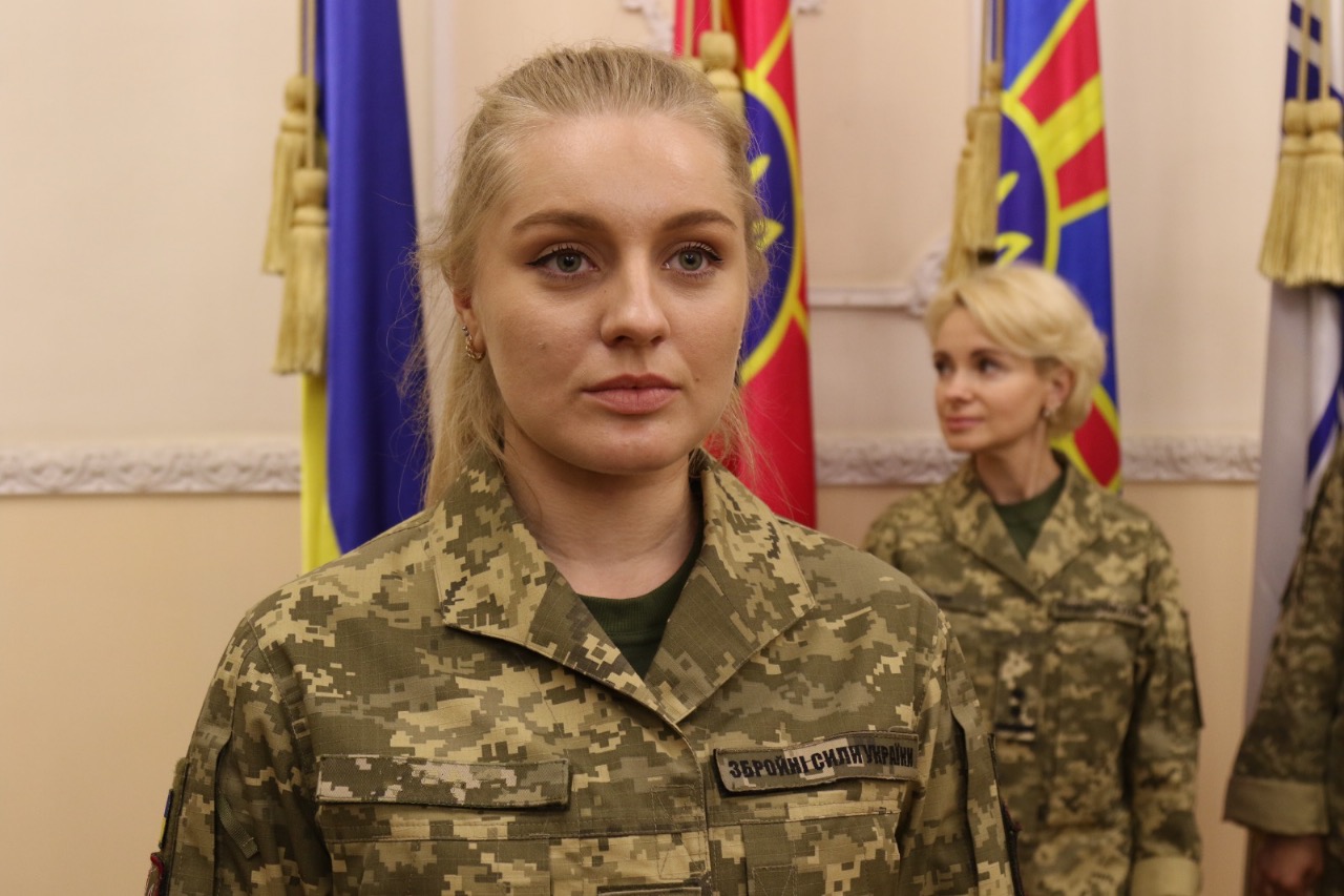 Міноборони показало нову форму, яку отримають захисниці України