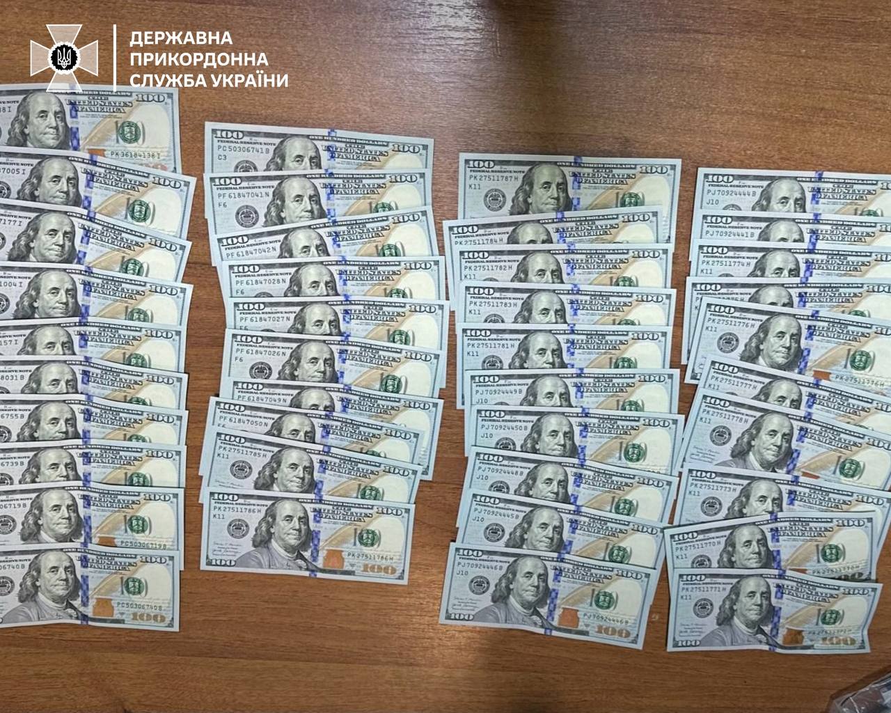 На кордоні затримали двох чоловіків, які намагалися організувати втечу до Молдови за $8000