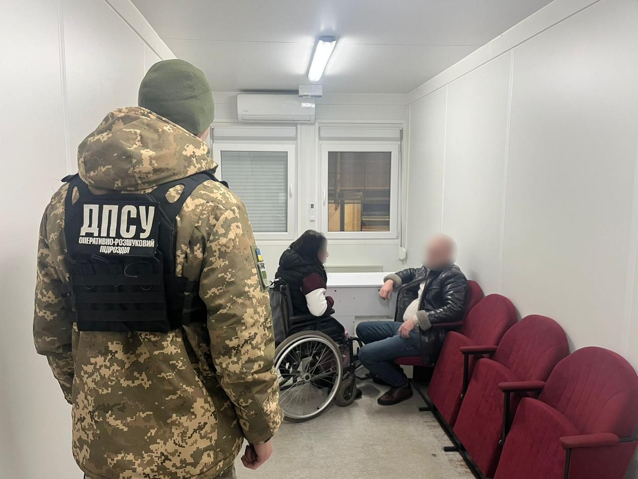 Одружитися, щоб втекти: На Львівщині прикордонники викрили дві фіктивні сімейні пари