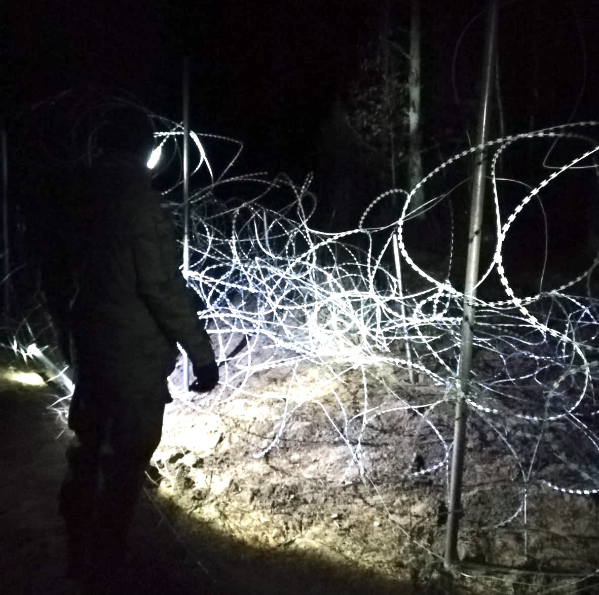 Силовиків закидали камінням. На кордоні з Польщею знову напруга