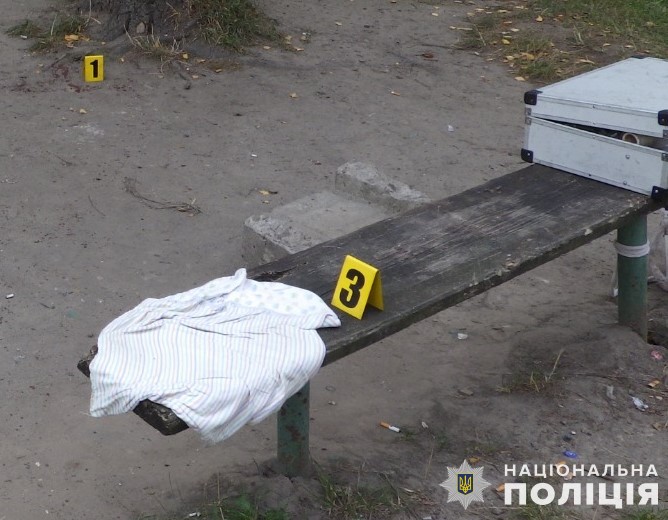 На Львівщині судитимуть чоловіка, який напав із ножем на людей, що сиділи на лавці: жінка загинула (фото)