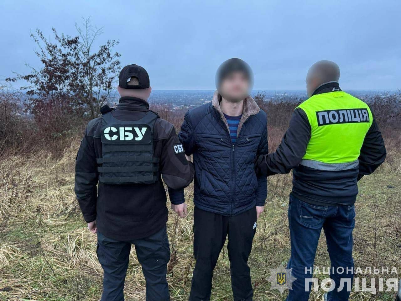 На Закарпатті викрили канал постачання нелегальної зброї: затримано двох рецидивістів
