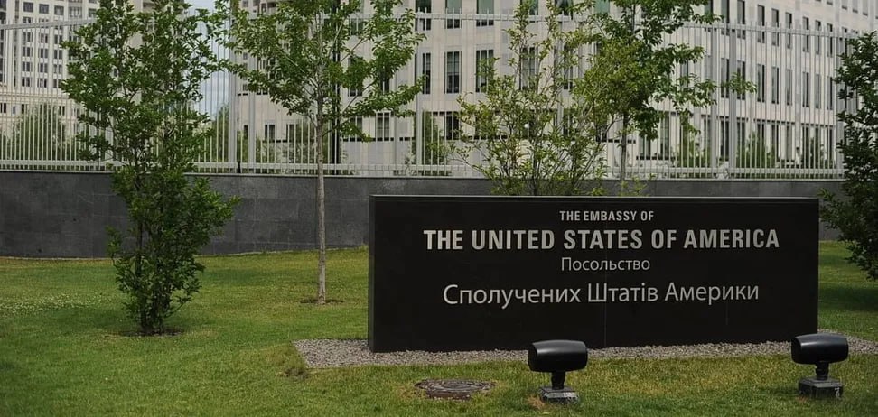 "Ваша віза відкликана": дивні дописи Посольства США в Instagram викликали хвилю тривоги серед українців