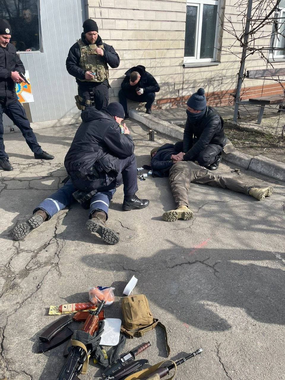 Російські диверсанти прийшли у пожежну частину просити одяг