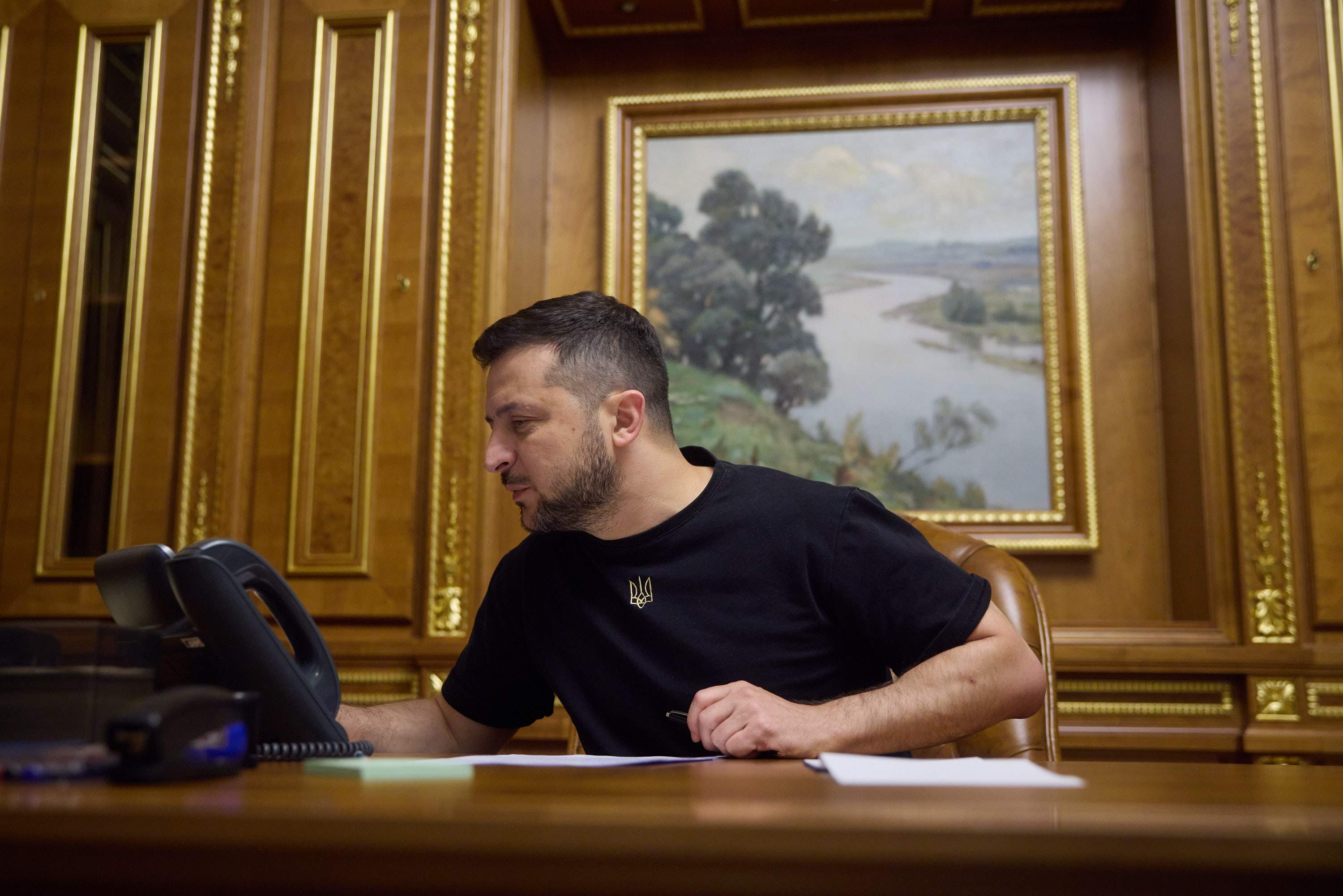 Зеленський провів телефонну розмову з Байденом. Про що розмовляли