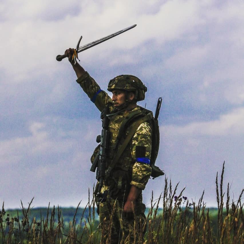 Втратив ноги і важко травмував руку. Десантнику з львівської 80-ки потрібна допомога