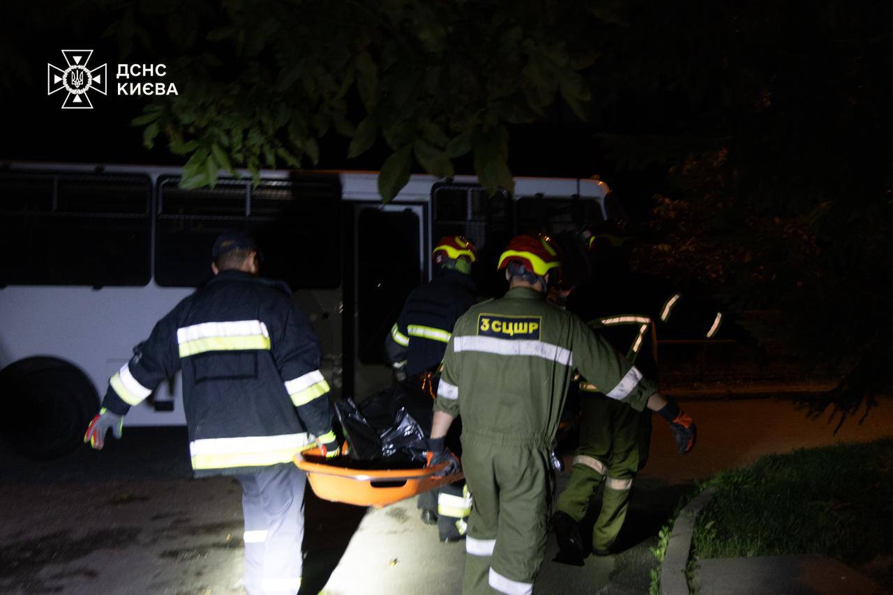 РФ атакувала Київ дронами 7 вересня: з-під завалів будинку дістали тіло чоловіка (відео)