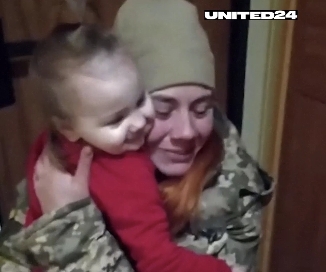 Дають сили боротися заради майбутнього: Зеленський привітав українок з Днем матері