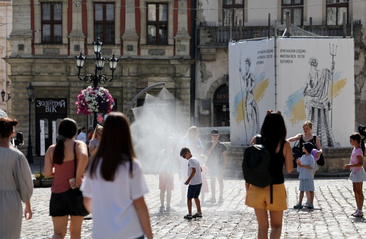 Температурний удар по Львову: де безплатно рятуватися від пекельного сонця
